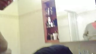 Ta ei võta oma riista suust välja super video seks ja saab voodisse keppi.