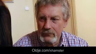 e Andel Elz Sinine fucks koos oma free animal seks sõbra vannituba.