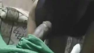 Keppis valgel diivanil pornodebüüdil. zadruga 2 seks