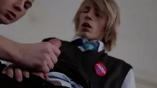 Brünett gives porno rama sex stranger edasi metsik rand.