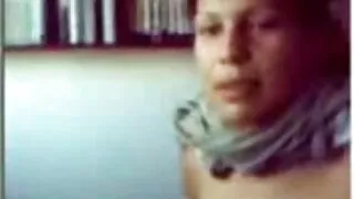 Ta poleerib tünni ja rõõmustab näos oleva sperma üle. pidhi porn