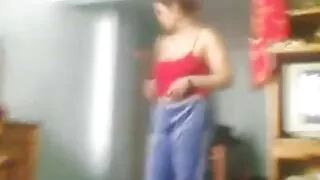 Masturbating sõrmede ja võltsitud blonde seks peenis.