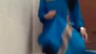 Spontaanne seks latino seks diivanil.