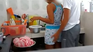 Tüdruk fucks 3d seks porno dildo aizis armastus.