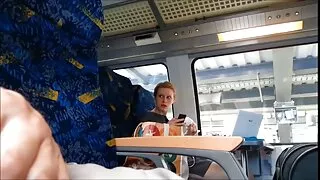 Busty tüdruk on perses seks porno na jivo võõras, kes tõi oma lilled tema poiss.