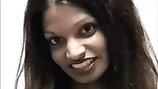 Valge mees fucks must naine porno seks mam kena saak.