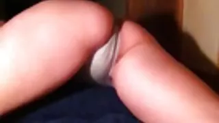Riley J Acobs võtab blonde seks riista sees ise.